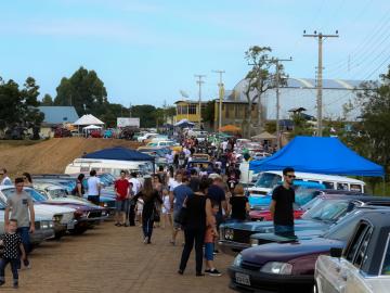 Encontro reuniu mais de 15 aviões e 500 carros antigos, de 64 municípios. Crédito: Ivane Costella Bissani