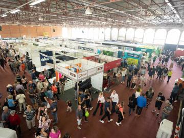 Público conferiu as atrações dos 130 expositores durante o primeiro final de semana da festa.