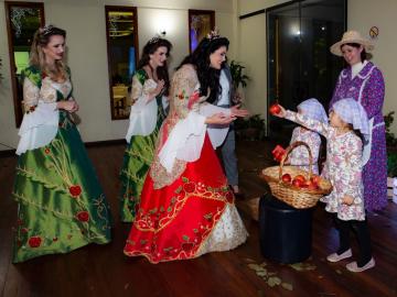 A corte atual é formada pela a Imperatriz Fernanda Fracasso e princesas Bruna Zanotto e Francine Kesties Bortoli 